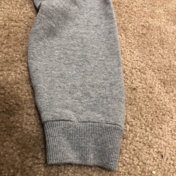 Grey Under Armour crew neck sweater - Picture 4 of 5